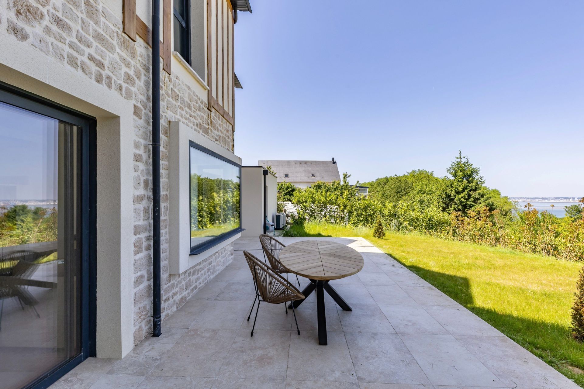 luxury house 8 Rooms for sale on TROUVILLE SUR MER (14360)