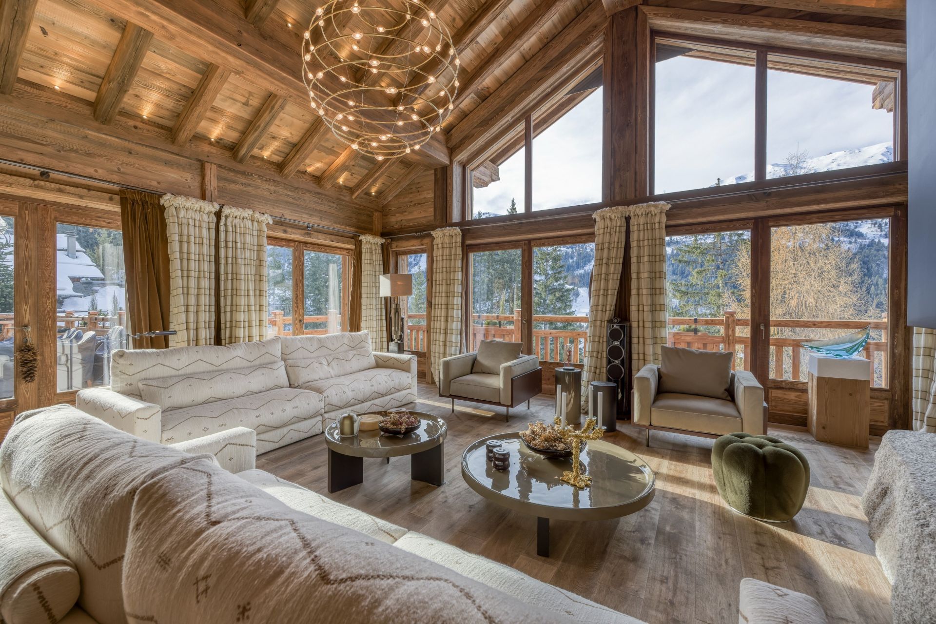 chalet de luxe 12 Pièces en location saisonnière sur MERIBEL LES ALLUES (73550)
