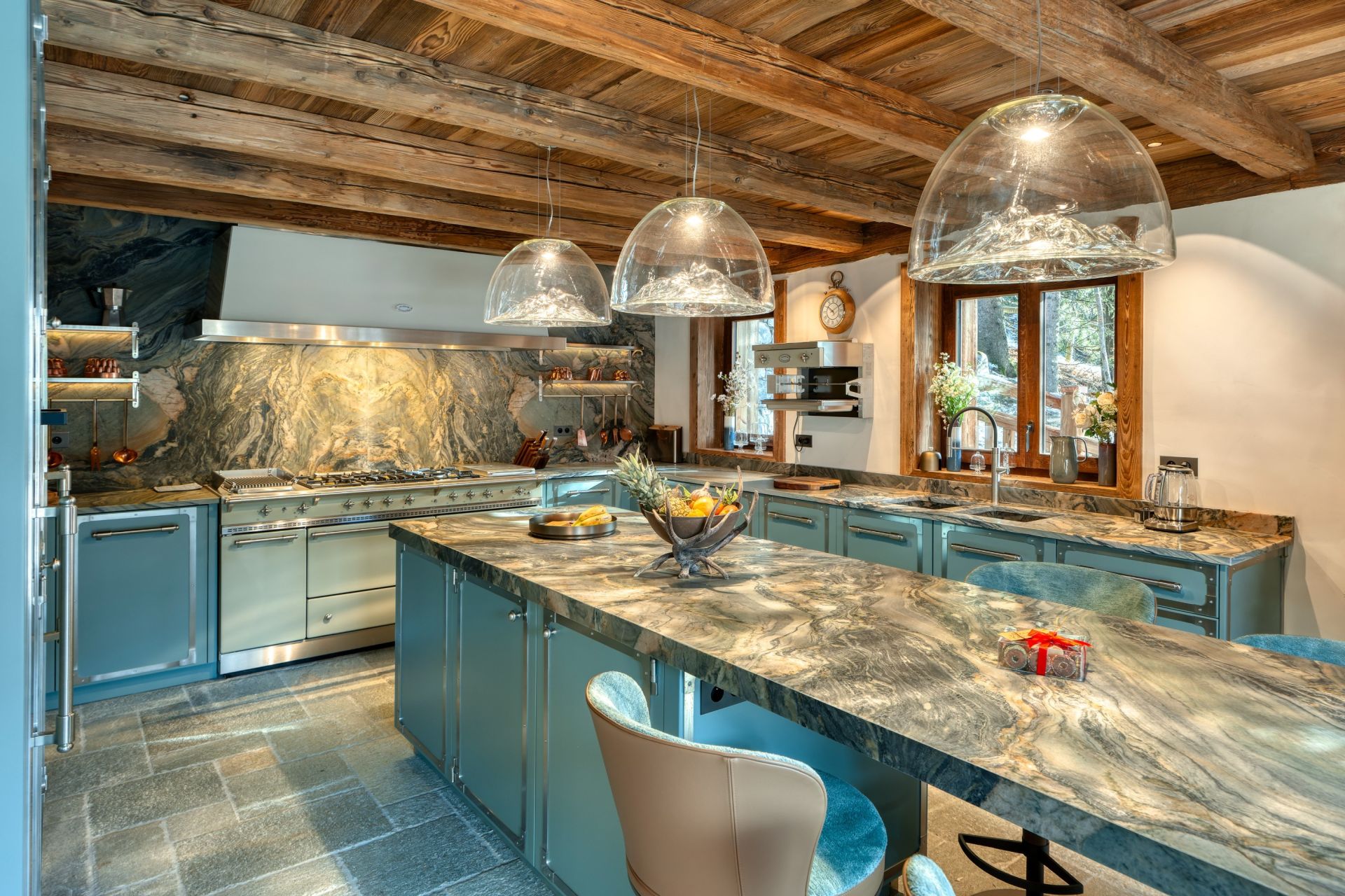 chalet de luxe 12 Pièces en location saisonnière sur MERIBEL LES ALLUES (73550)