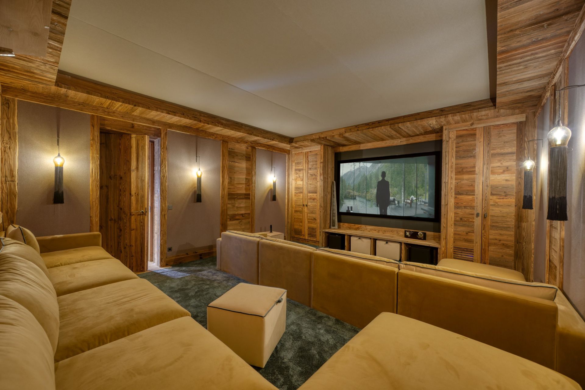 chalet de luxe 12 Pièces en location saisonnière sur MERIBEL LES ALLUES (73550)