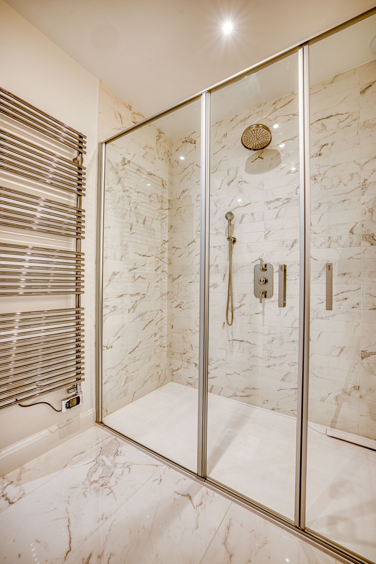 luxury apartment 5 Rooms for sale on ANNECY (74000)