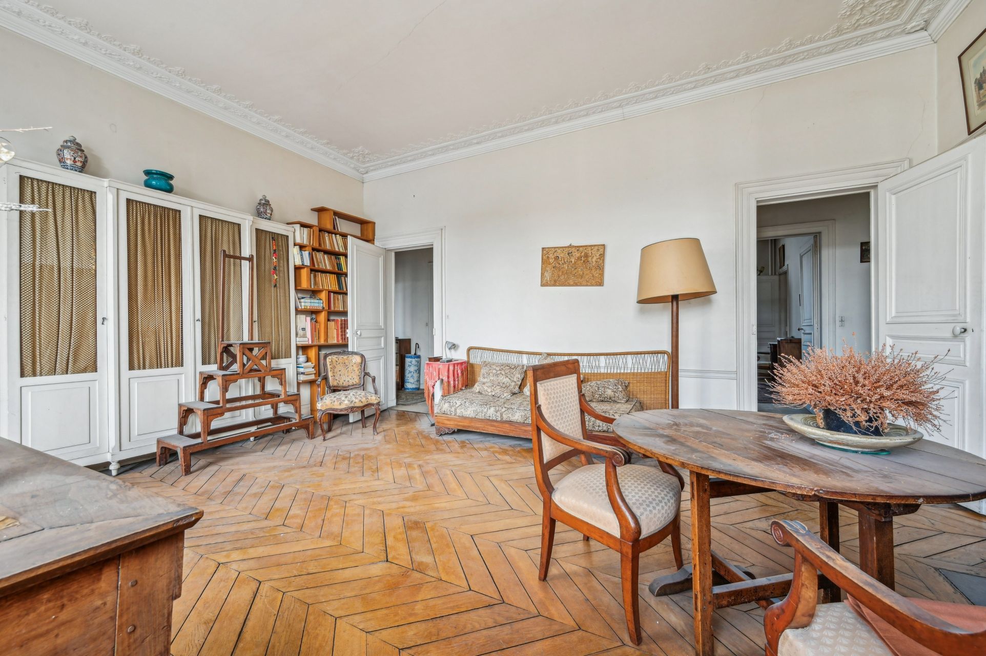 luxury apartment 7 Rooms for sale on PARIS (75014)