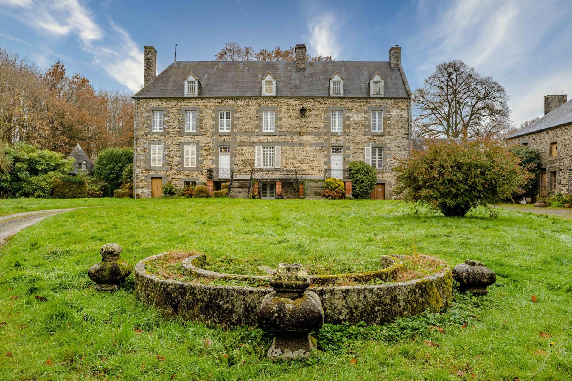 maison de luxe 17 Pièces en vente sur ISIGNY LE BUAT (50540)