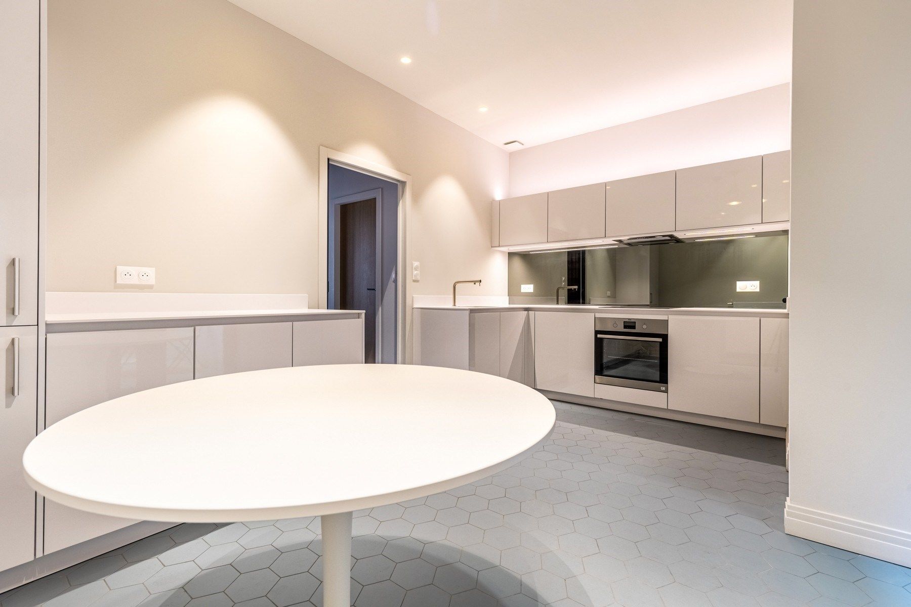 luxury apartment 4 Rooms for sale on BORDEAUX (33000)