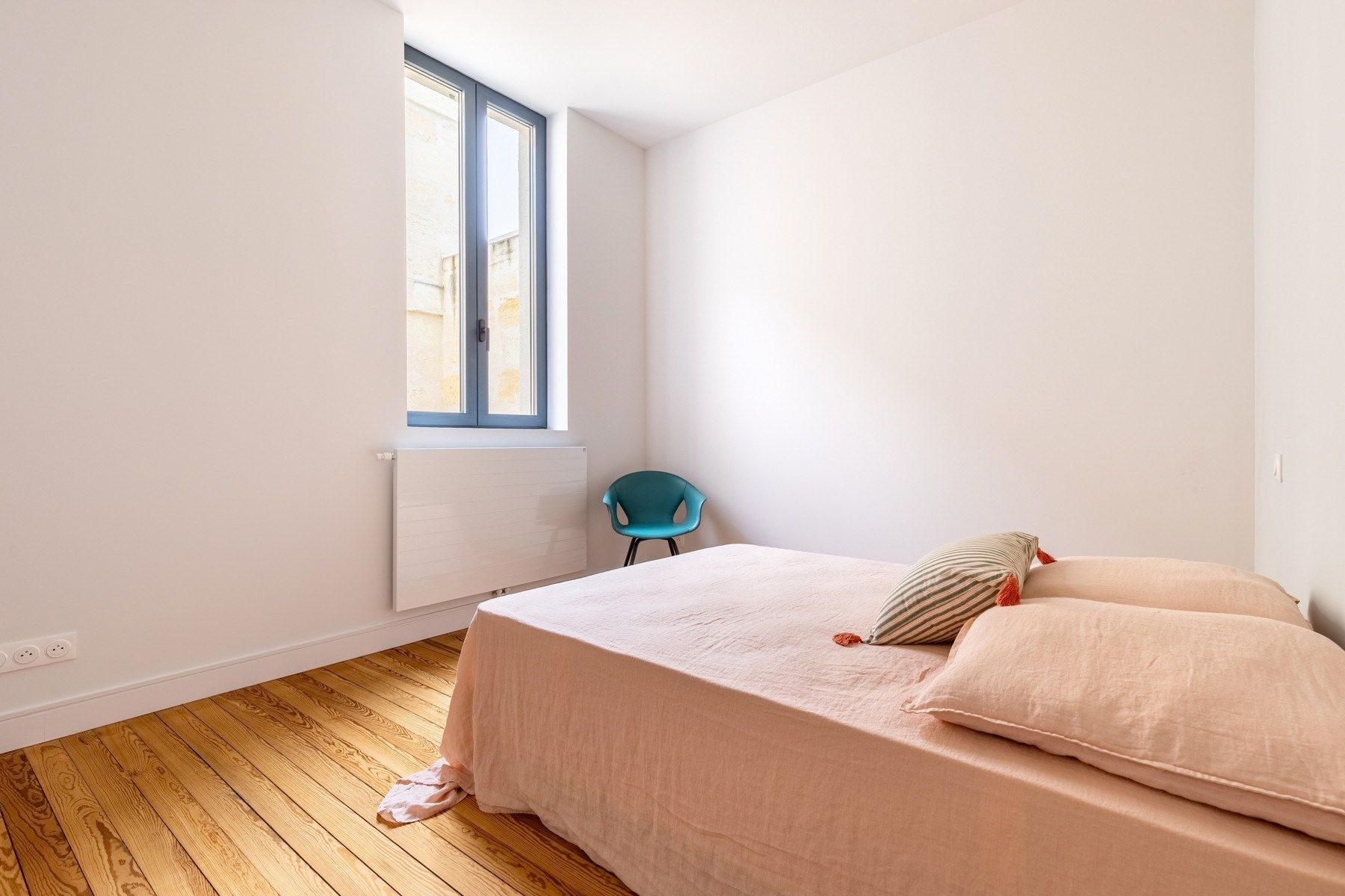 luxury apartment 4 Rooms for sale on BORDEAUX (33000)