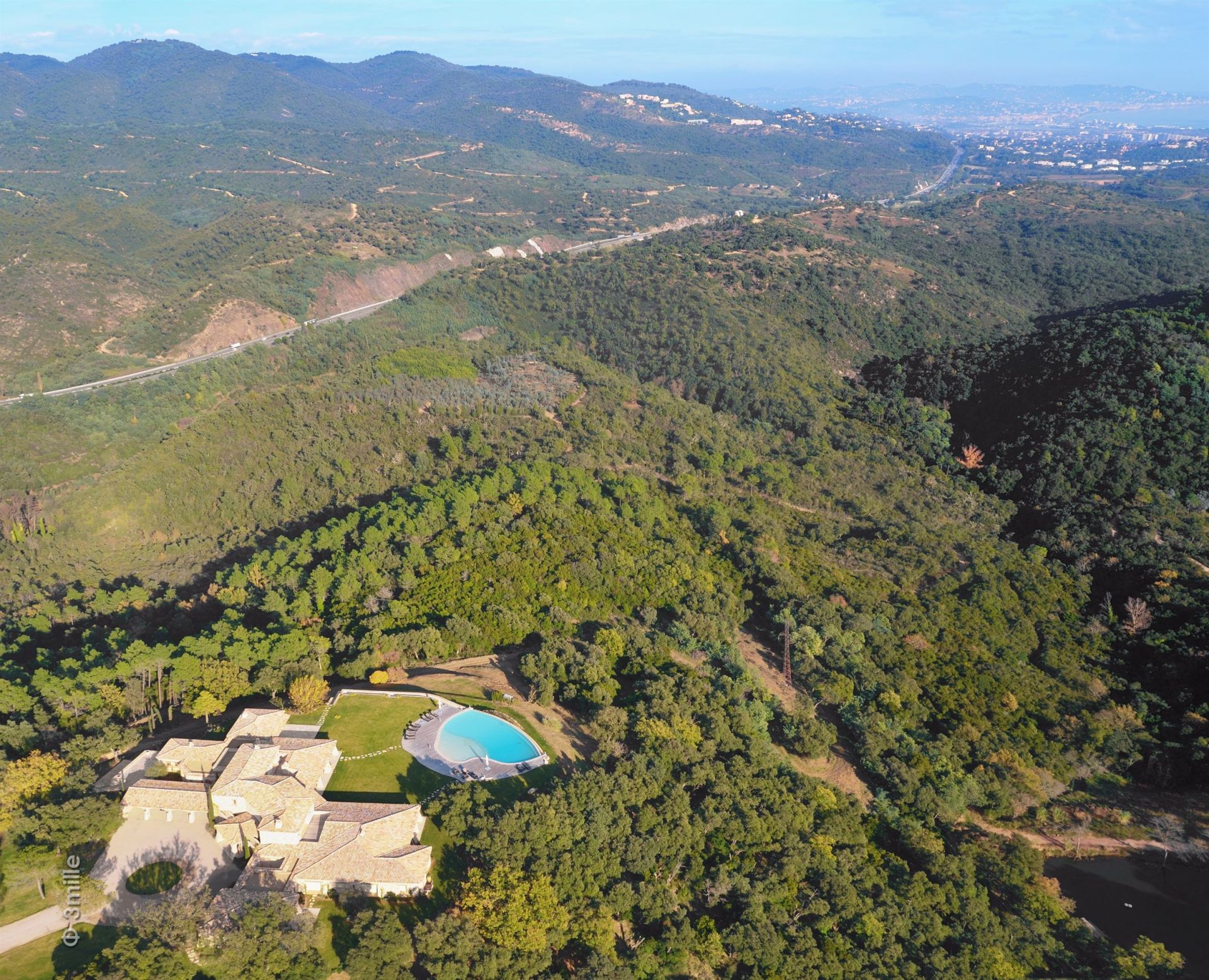 propriété de luxe 35 Pièces en vente sur LES ADRETS DE L ESTEREL (83600)