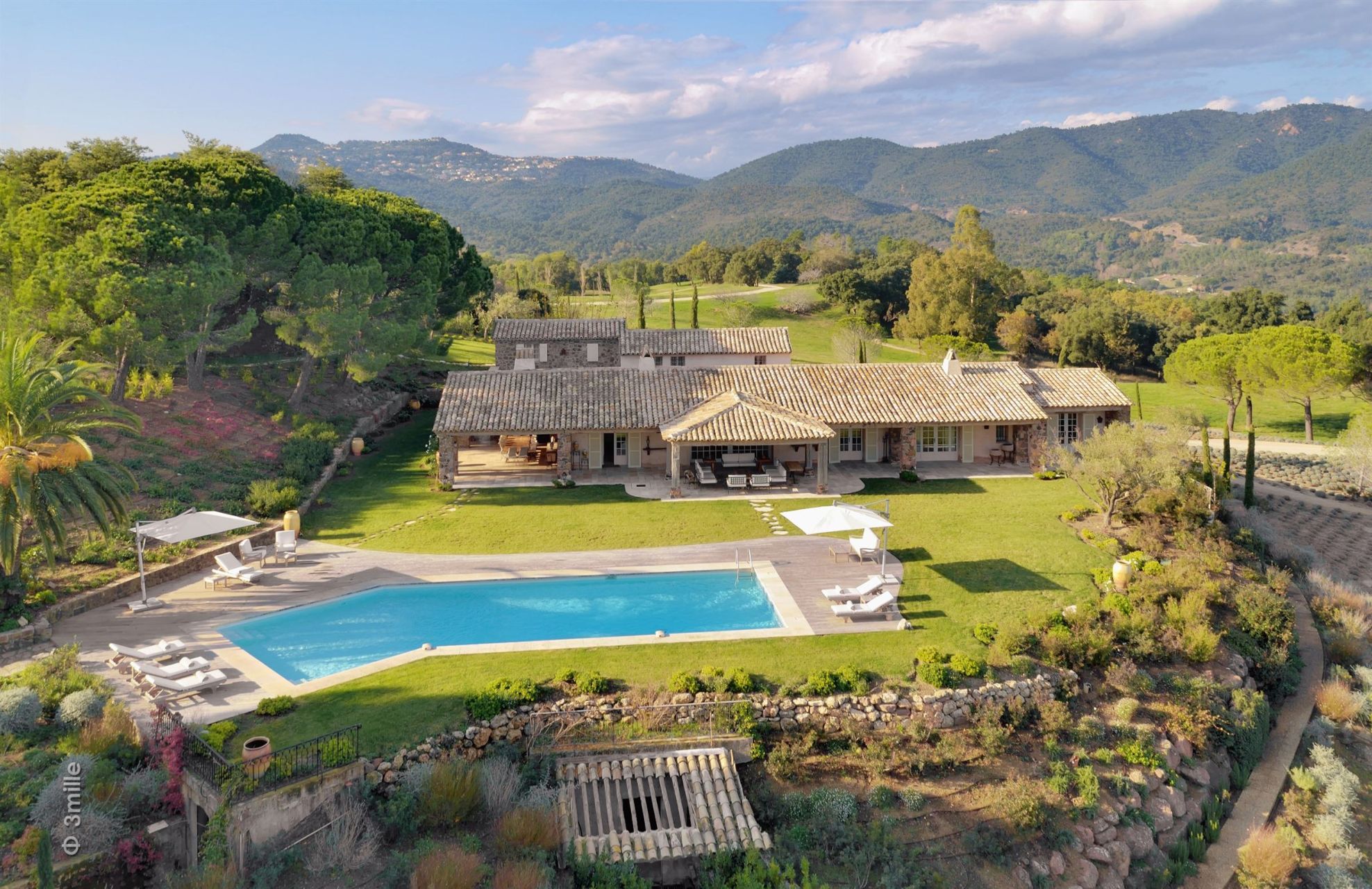 propriété de luxe 35 Pièces en vente sur LES ADRETS DE L ESTEREL (83600)