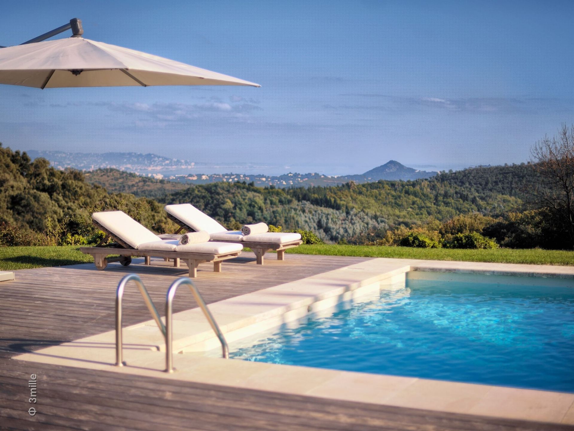 propriété de luxe 35 Pièces en vente sur LES ADRETS DE L ESTEREL (83600)