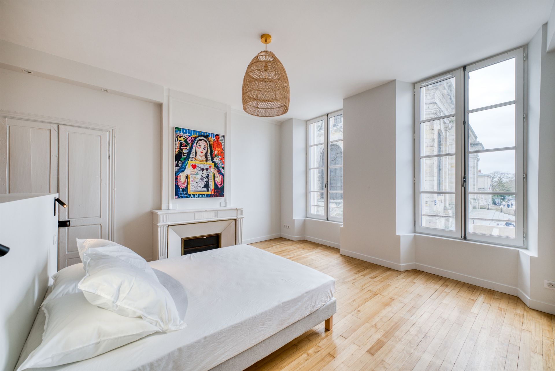 luxury apartment 4 Rooms for sale on LA ROCHELLE (17000)