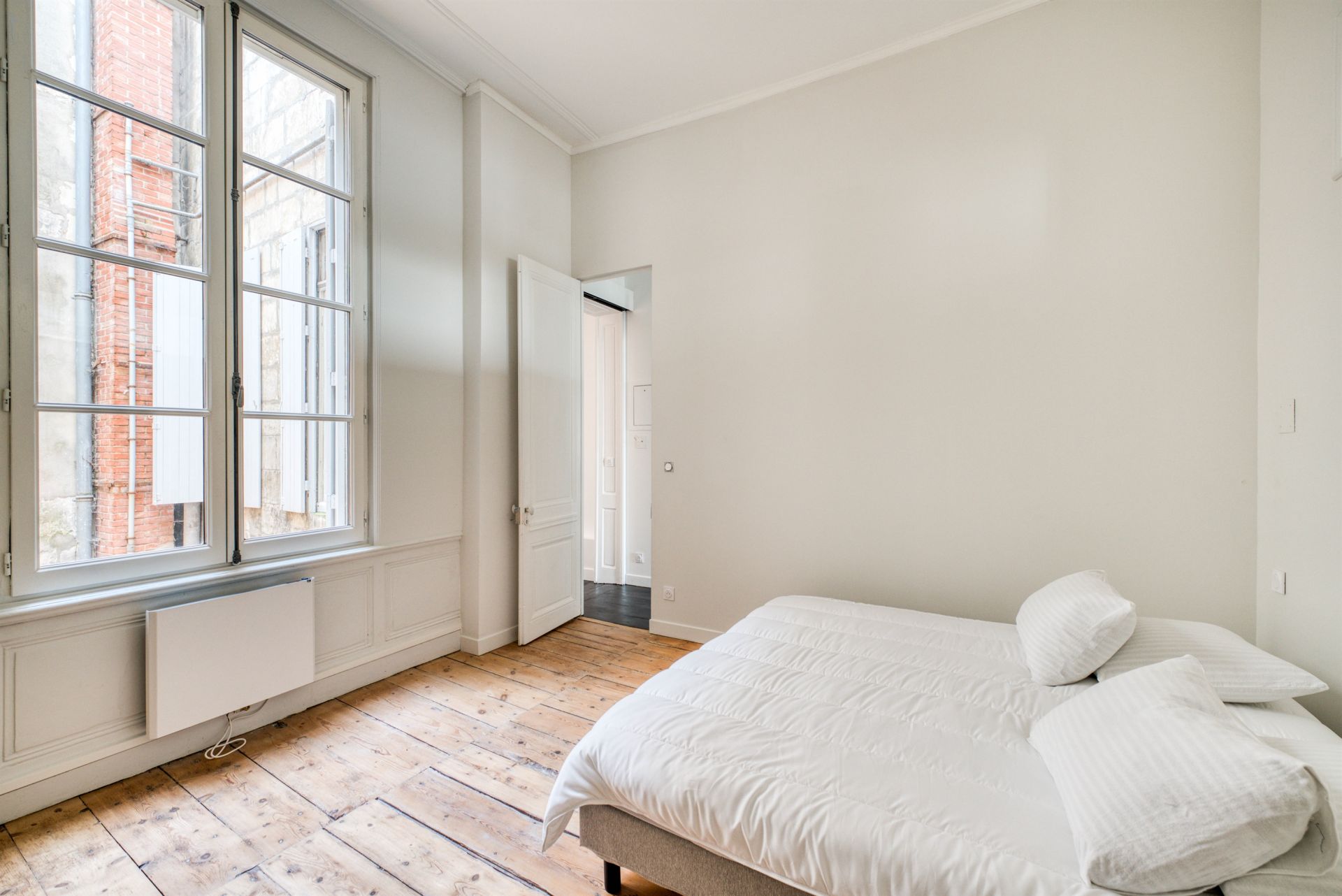luxury apartment 4 Rooms for sale on LA ROCHELLE (17000)