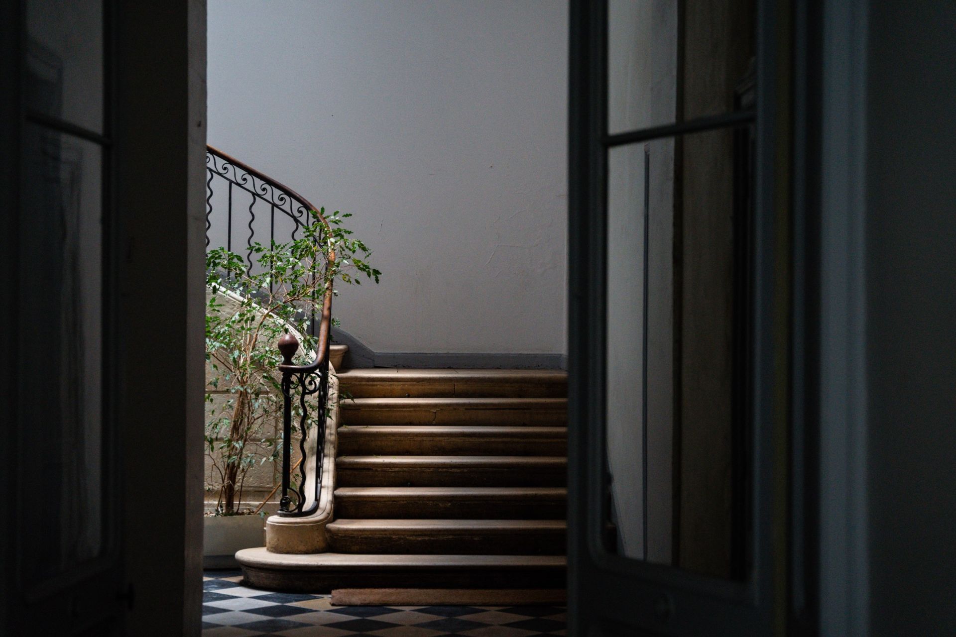 luxury apartment 4 Rooms for sale on LA ROCHELLE (17000)