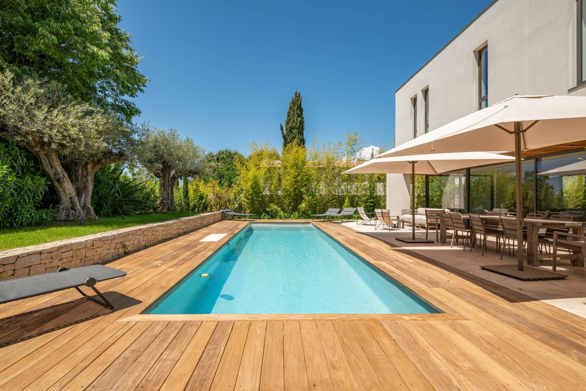 luxury house 7 Rooms for sale on AIX EN PROVENCE (13100)