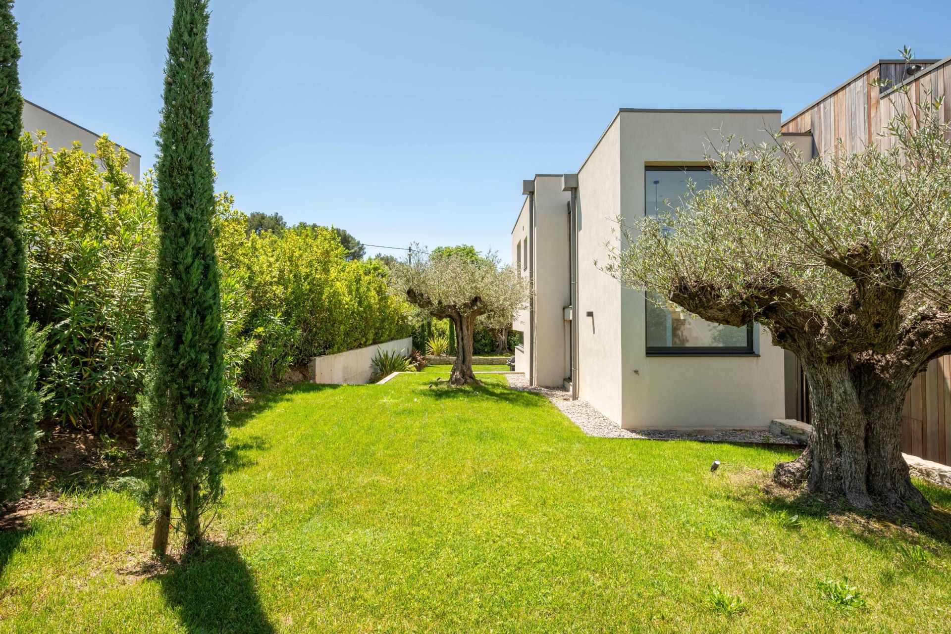 luxury house 7 Rooms for sale on AIX EN PROVENCE (13100)