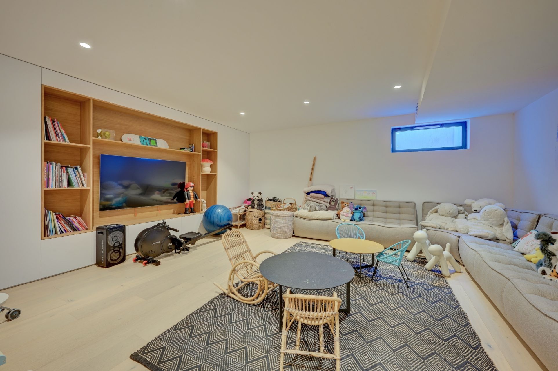 luxury house 7 Rooms for sale on AIX EN PROVENCE (13100)