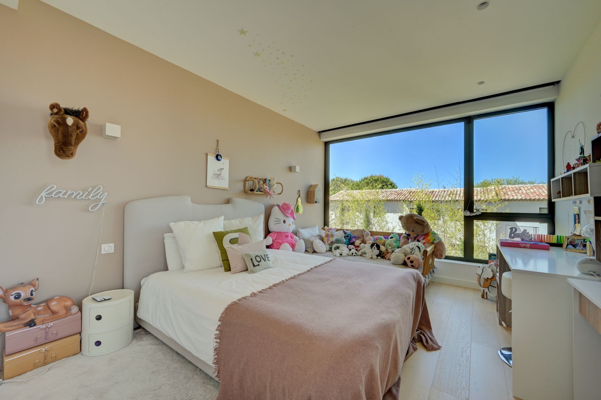 luxury house 7 Rooms for sale on AIX EN PROVENCE (13100)