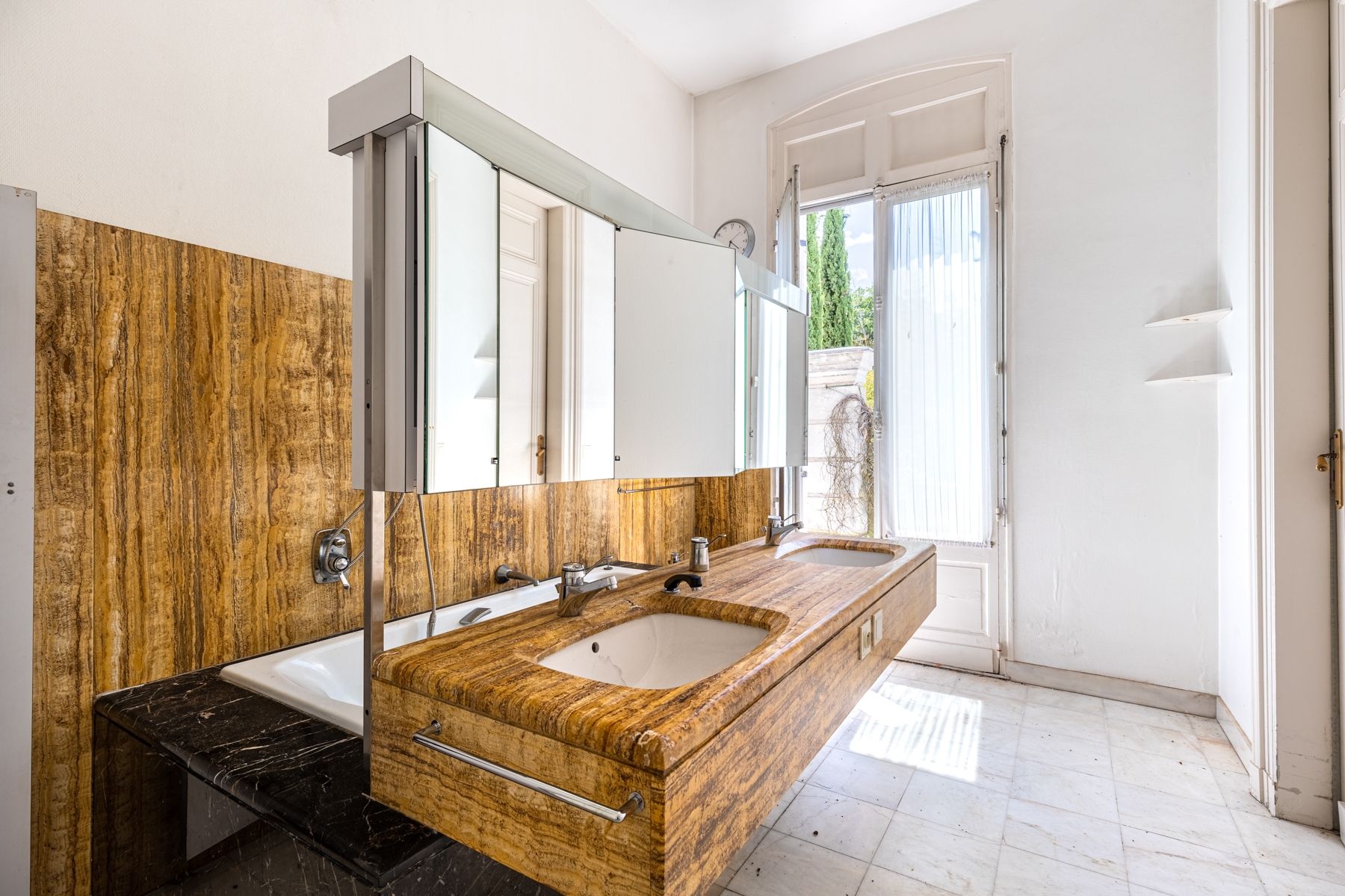 mansion (hôtel particulier) 15 Rooms for sale on BORDEAUX (33000)