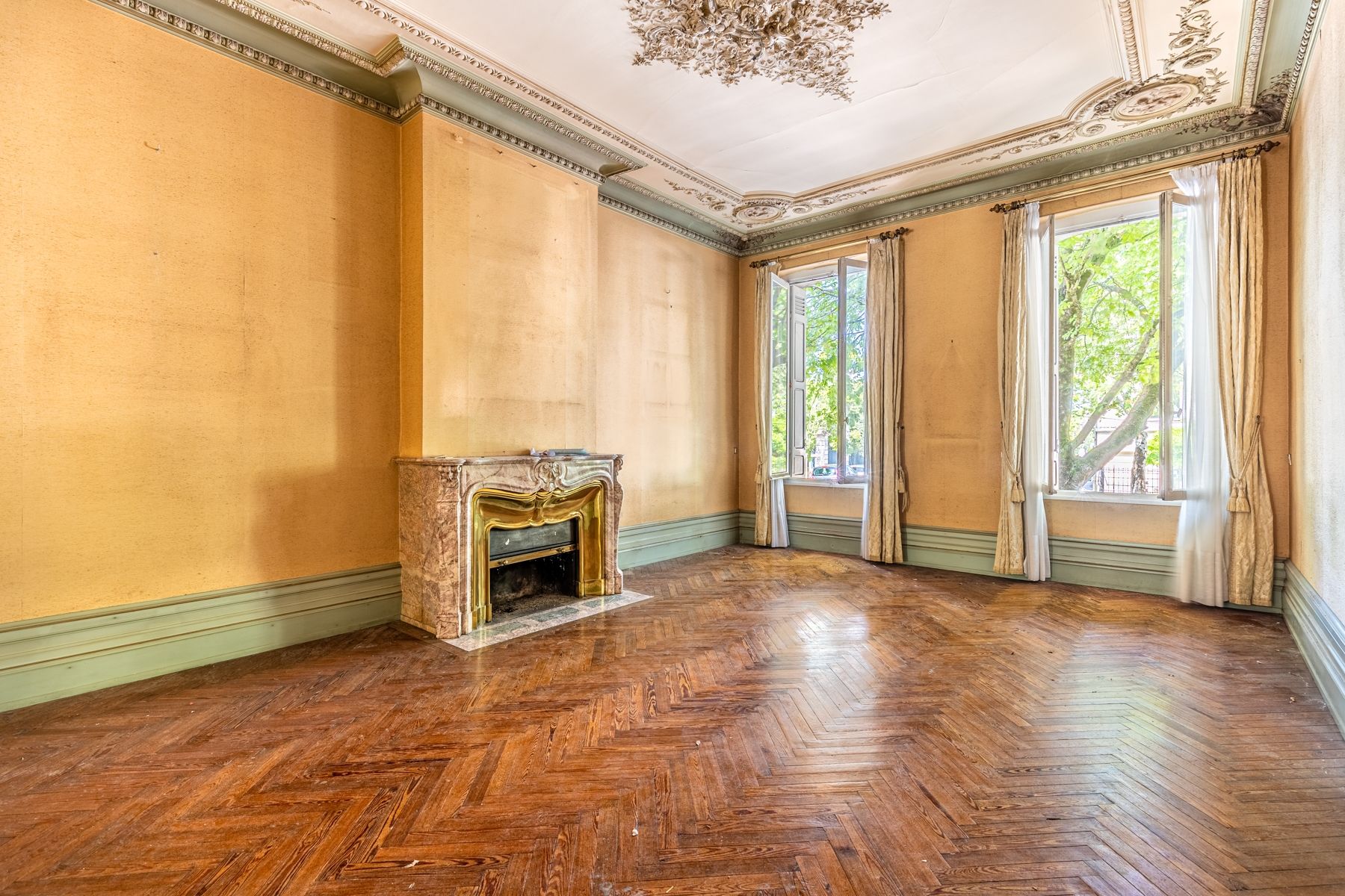 luxury house 15 Rooms for sale on BORDEAUX (33000)