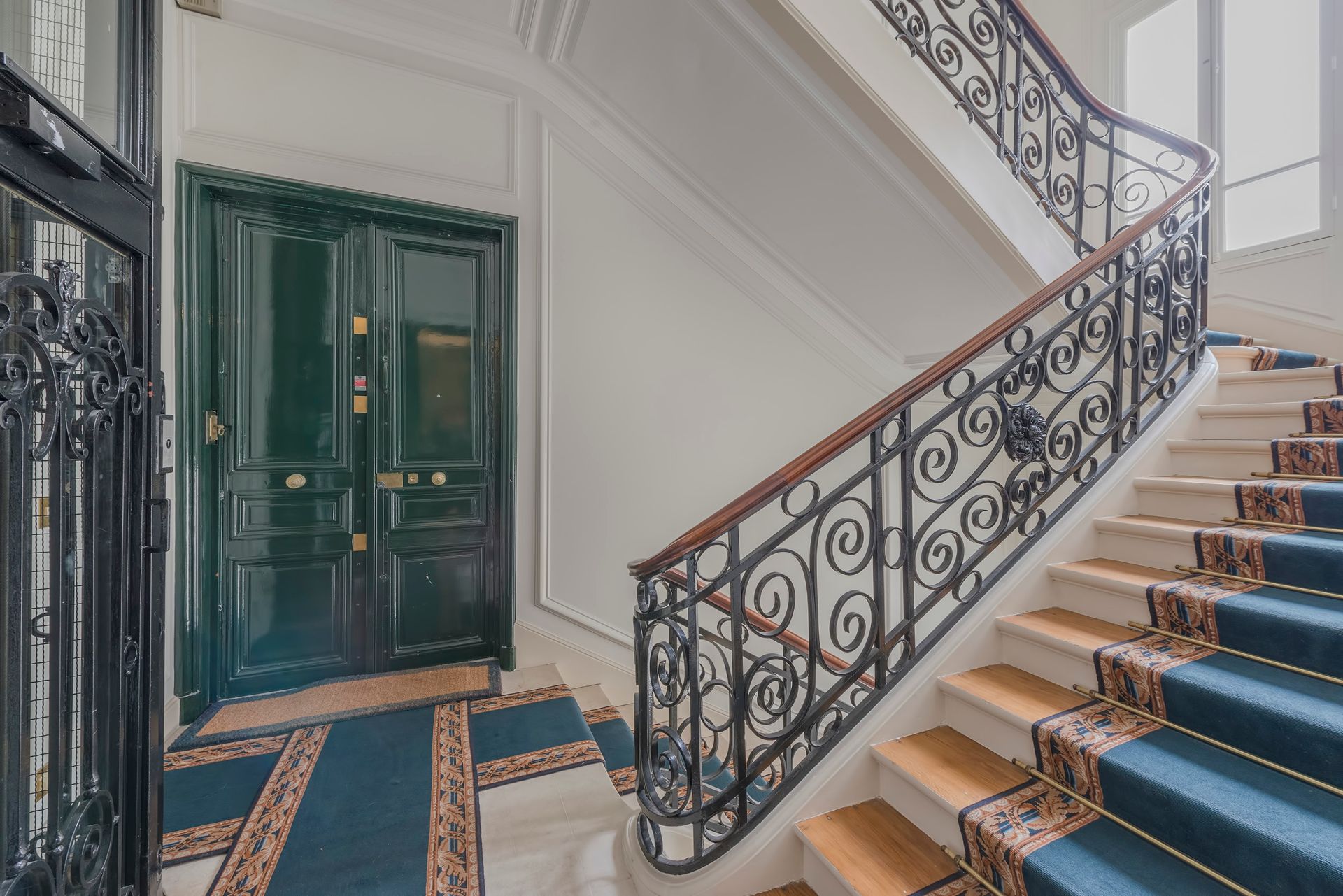 luxury apartment 5 Rooms for sale on PARIS (75008)