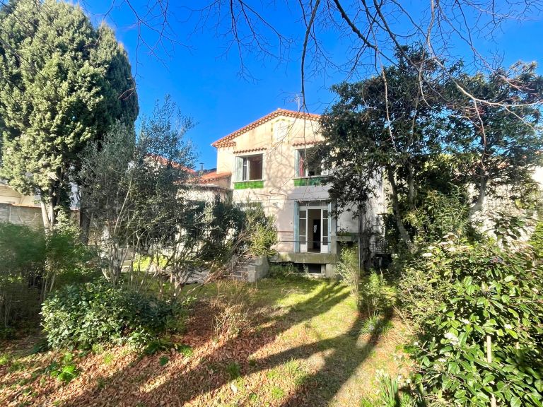 luxury house 7 Rooms for sale on MONTPELLIER (34000)