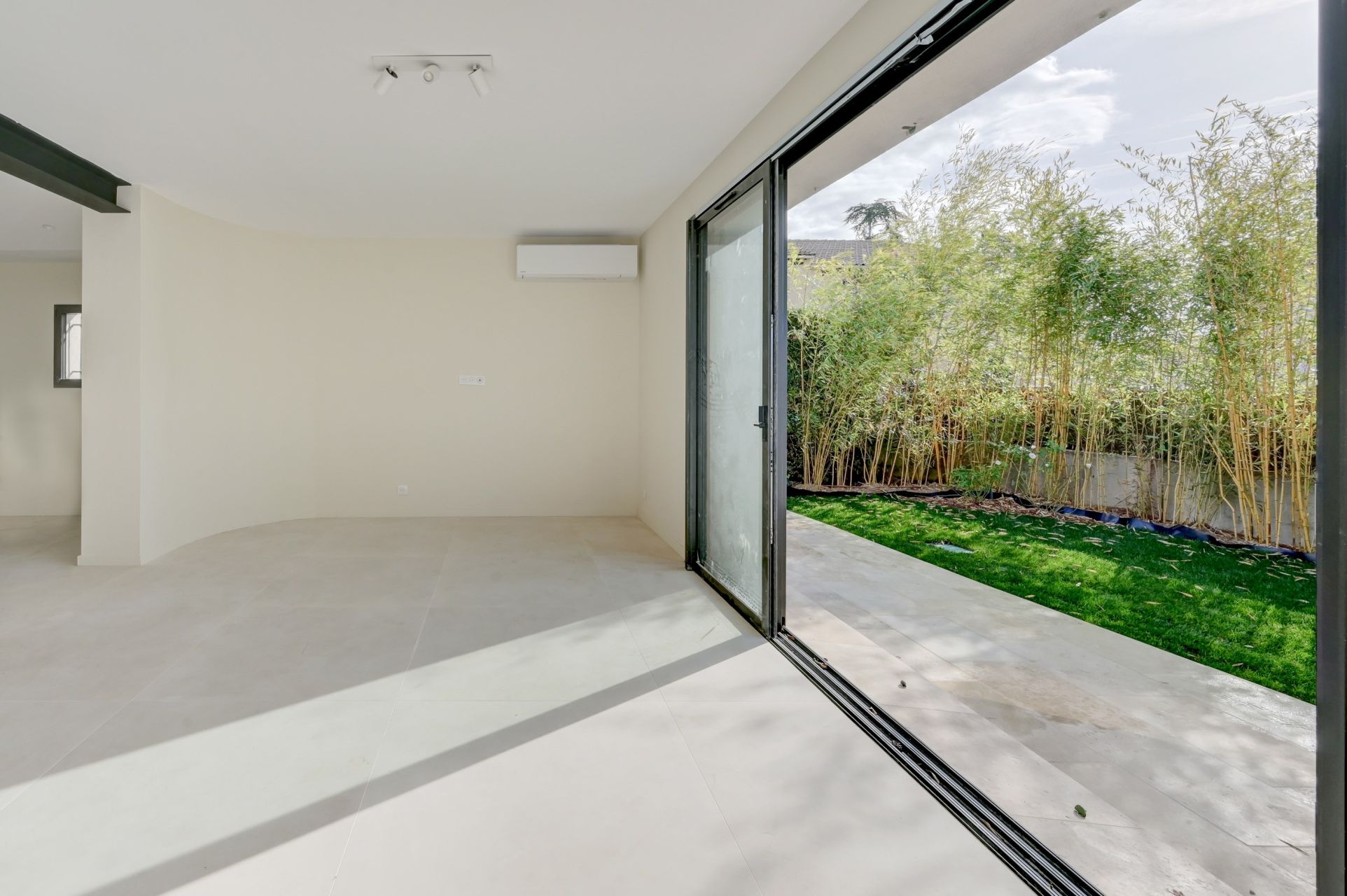 luxury house 5 Rooms for sale on AIX EN PROVENCE (13100)