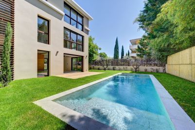 Sale Luxury house Aix-en-Provence 7 Rooms 240 m²