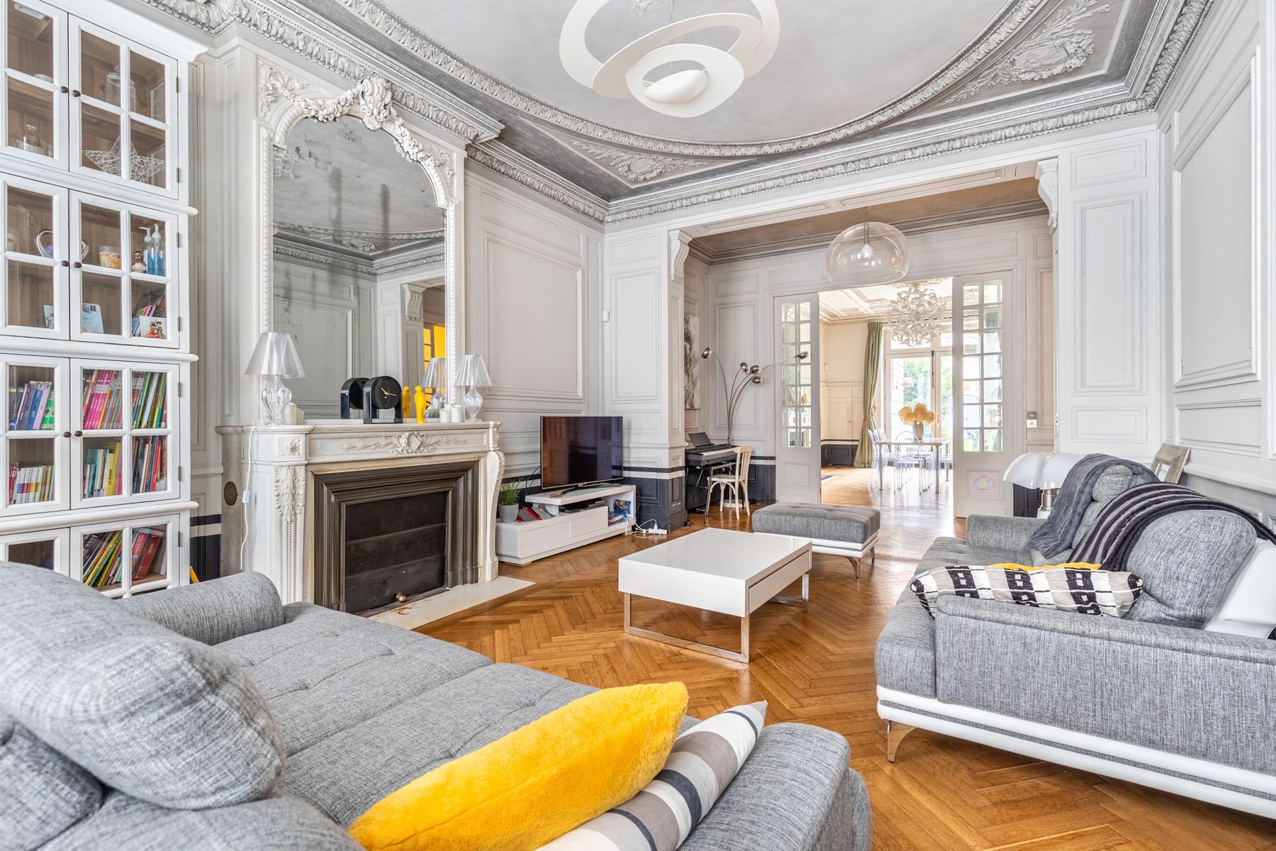 luxury house 9 Rooms for sale on BORDEAUX (33000)