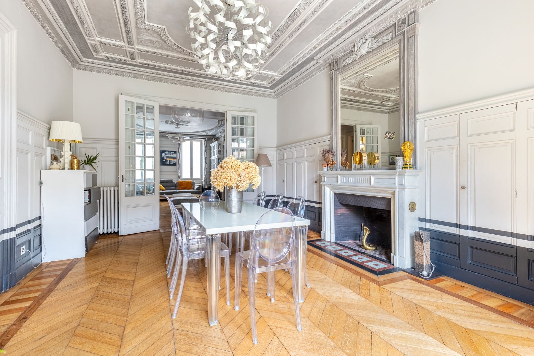 luxury house 9 Rooms for sale on BORDEAUX (33000)