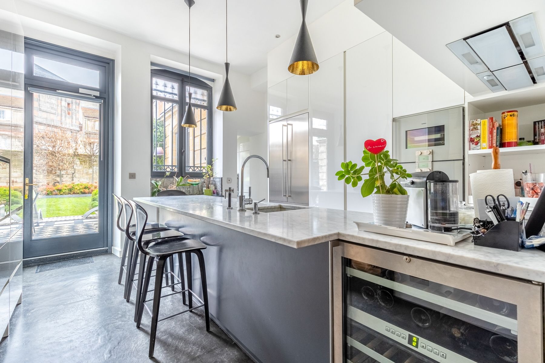 luxury house 9 Rooms for sale on BORDEAUX (33000)