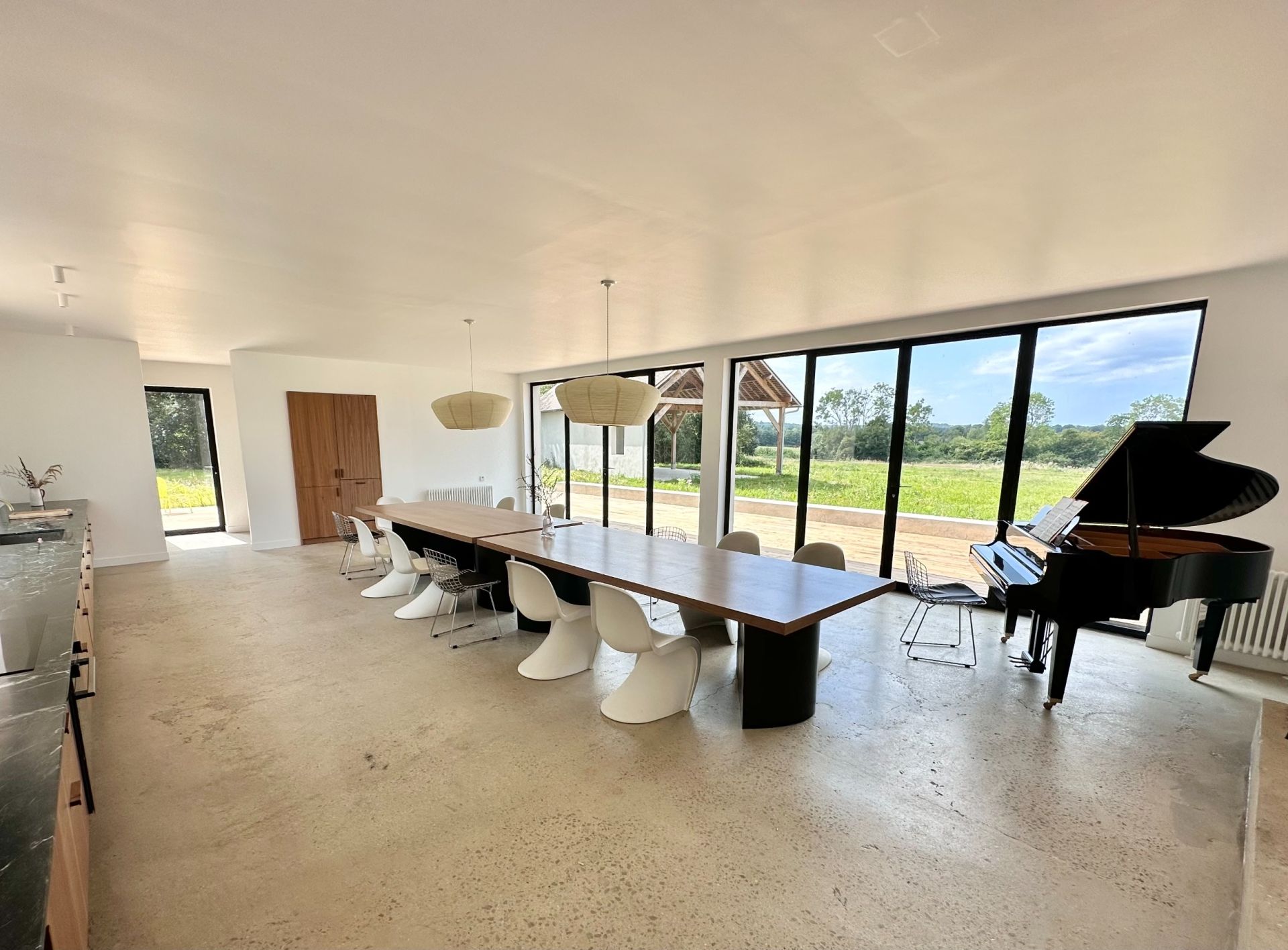 luxury house 11 Rooms for seasonal rent on ST ETIENNE LA THILLAYE (14950)