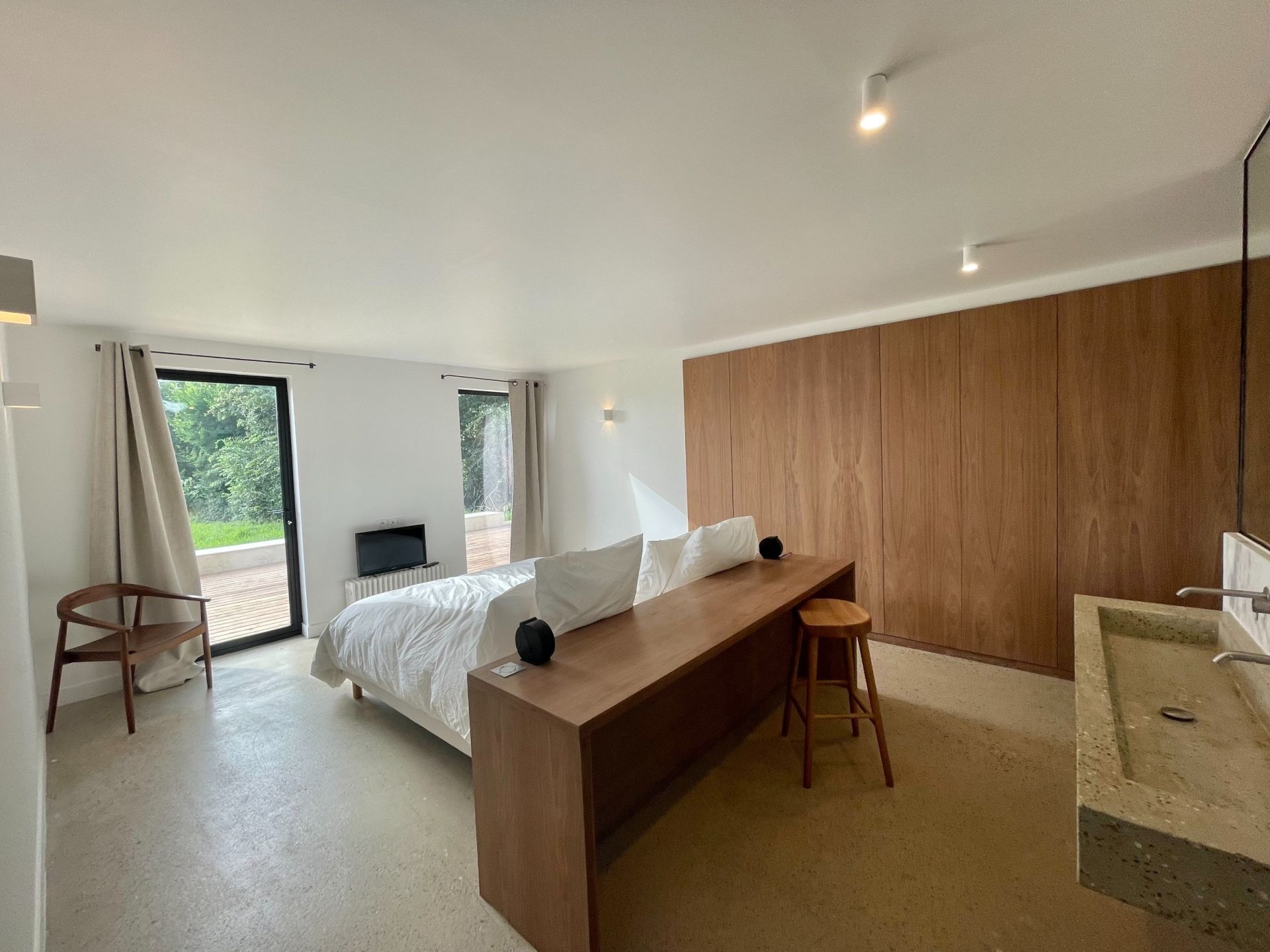 luxury house 11 Rooms for seasonal rent on ST ETIENNE LA THILLAYE (14950)