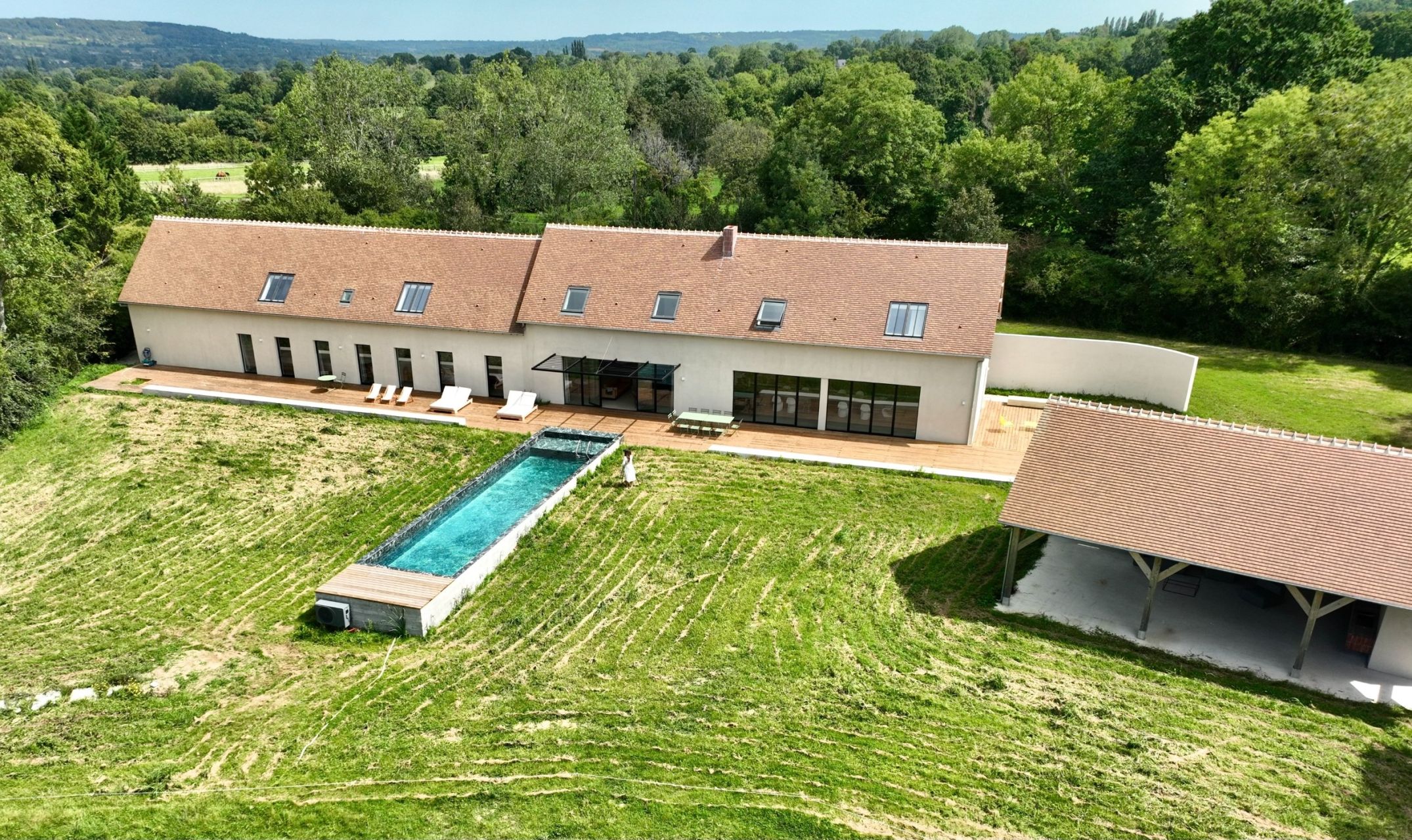 luxury house 11 Rooms for seasonal rent on ST ETIENNE LA THILLAYE (14950)