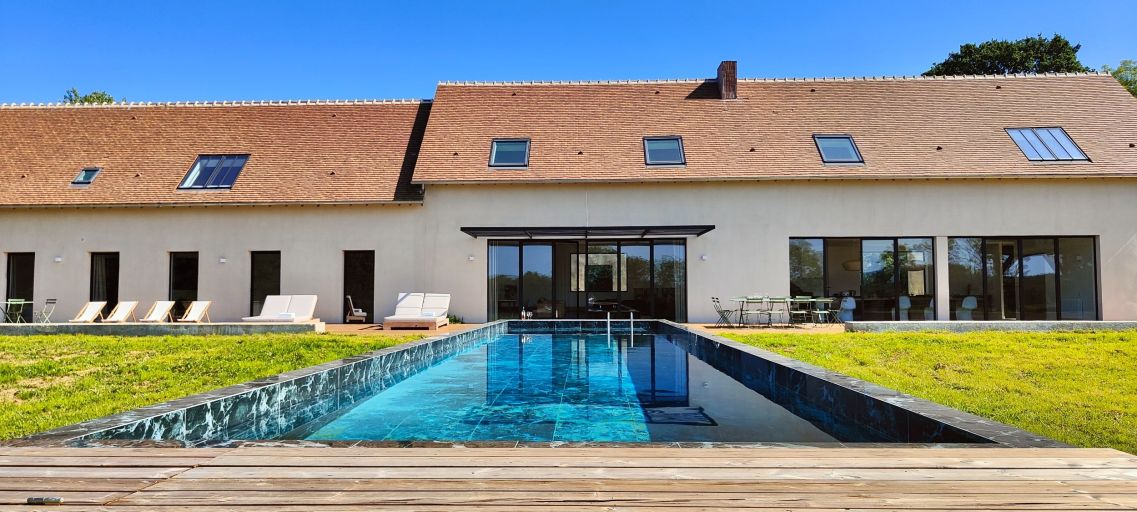 luxury house 11 Rooms for seasonal rent on ST ETIENNE LA THILLAYE (14950)