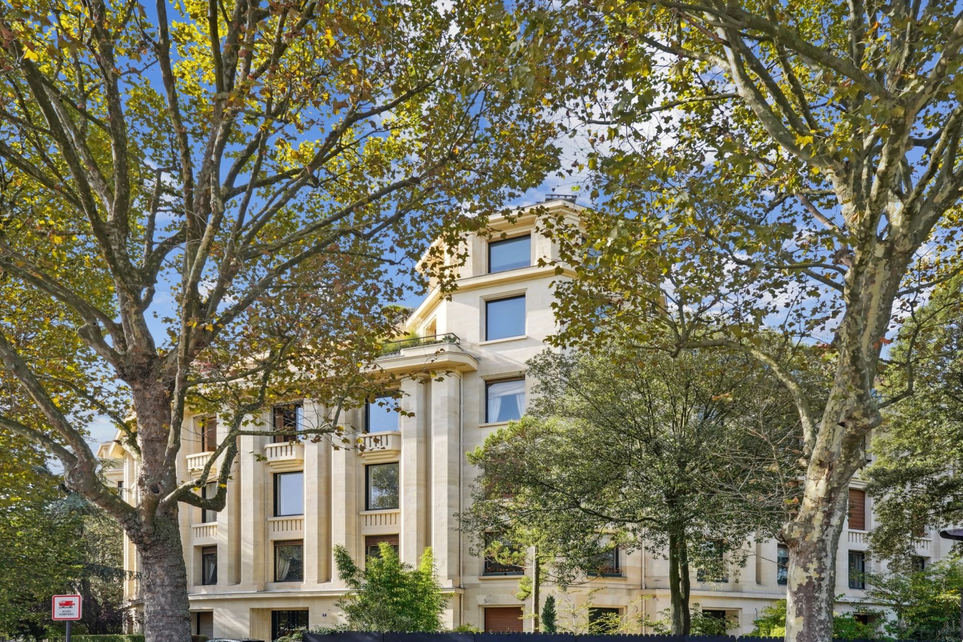 luxury apartment 6 Rooms for sale on PARIS (75016)