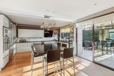 Sale Luxury house Neuilly-sur-Seine 10 Rooms 580 m²