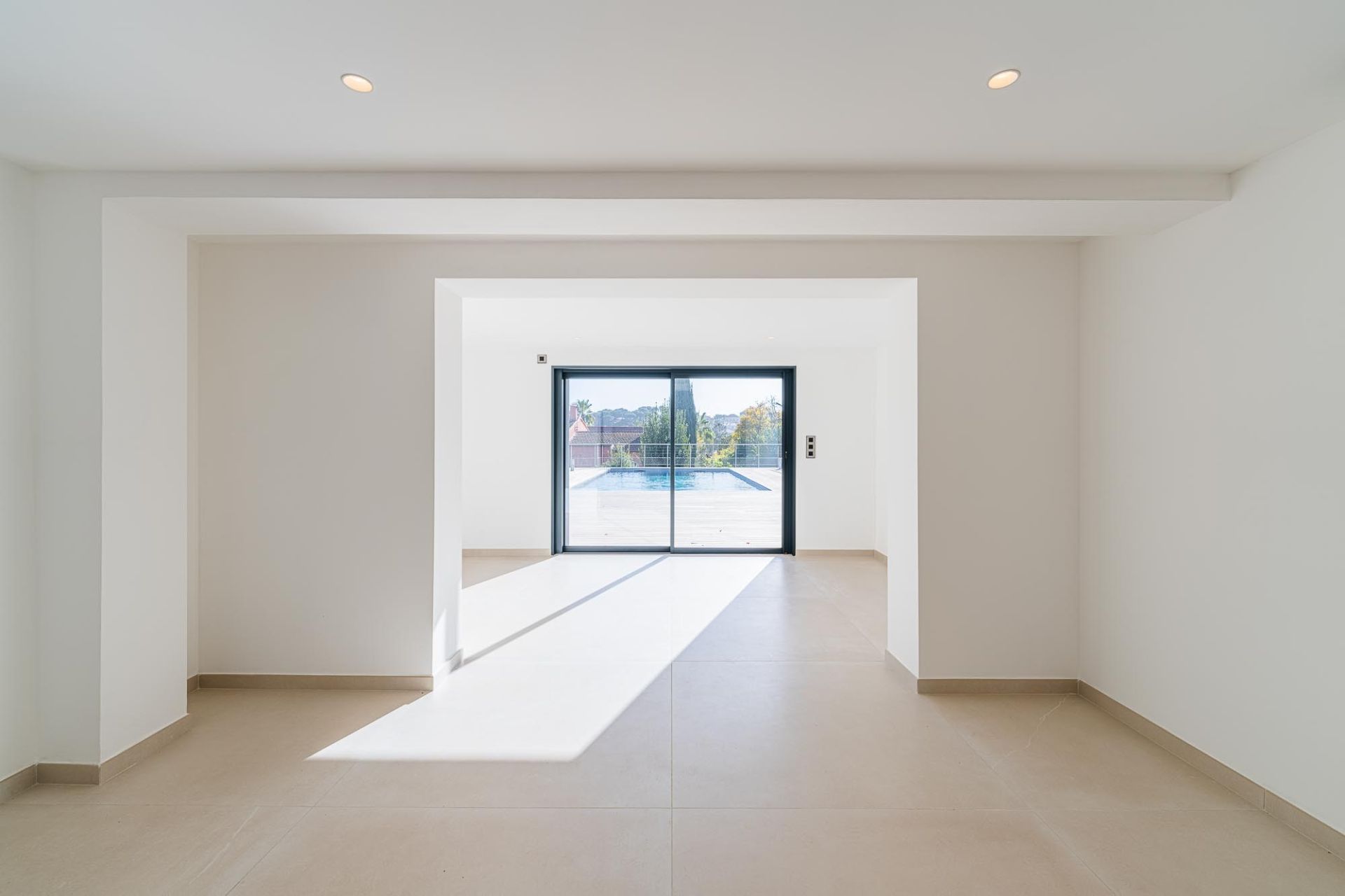 luxury house 6 Rooms for sale on SANARY SUR MER (83110)