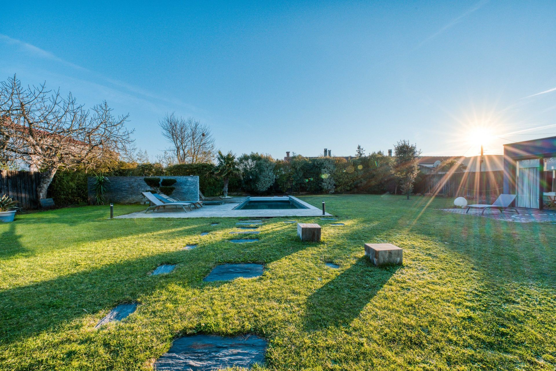 luxury house 8 Rooms for sale on LA ROCHELLE (17000)