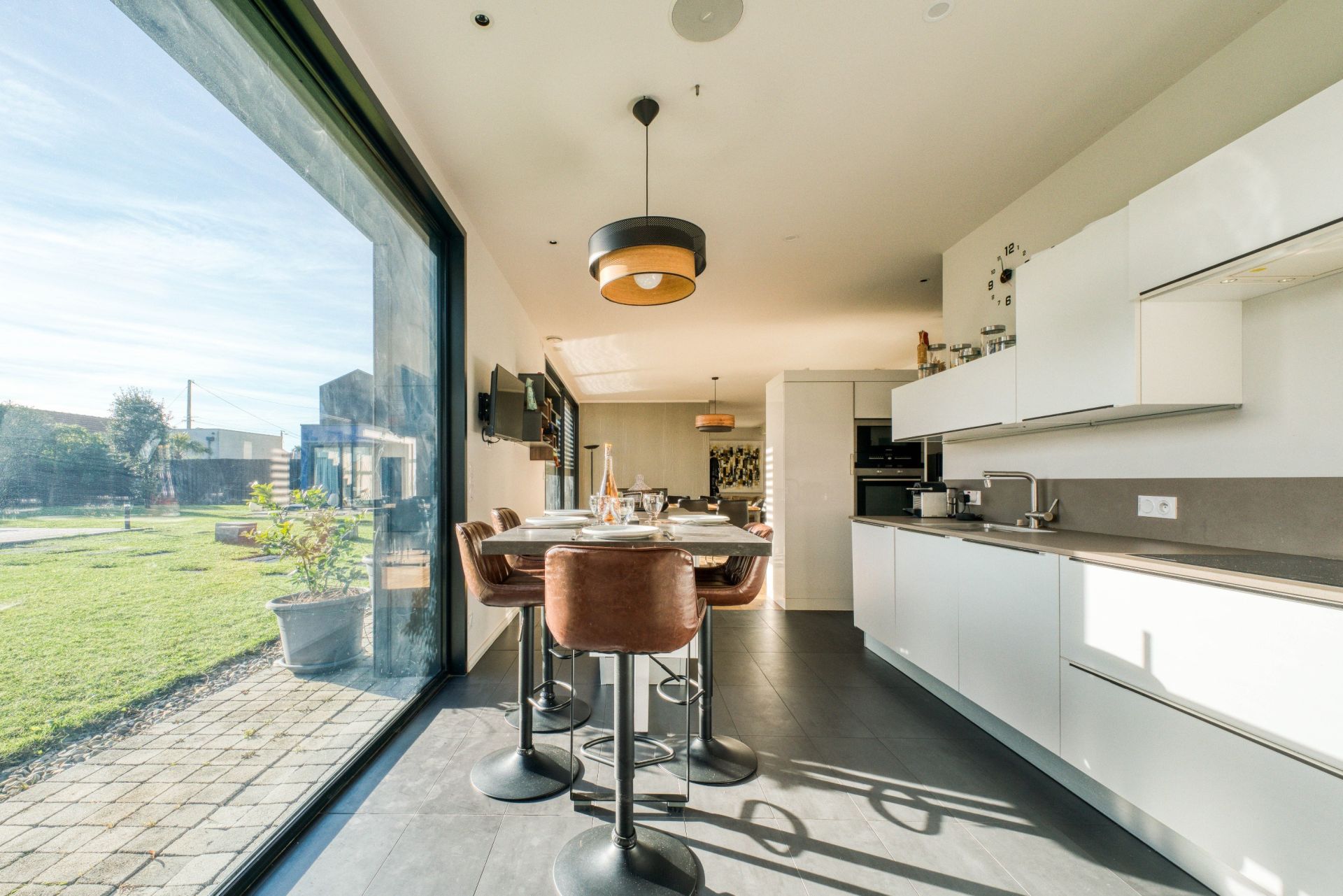 luxury house 8 Rooms for sale on LA ROCHELLE (17000)