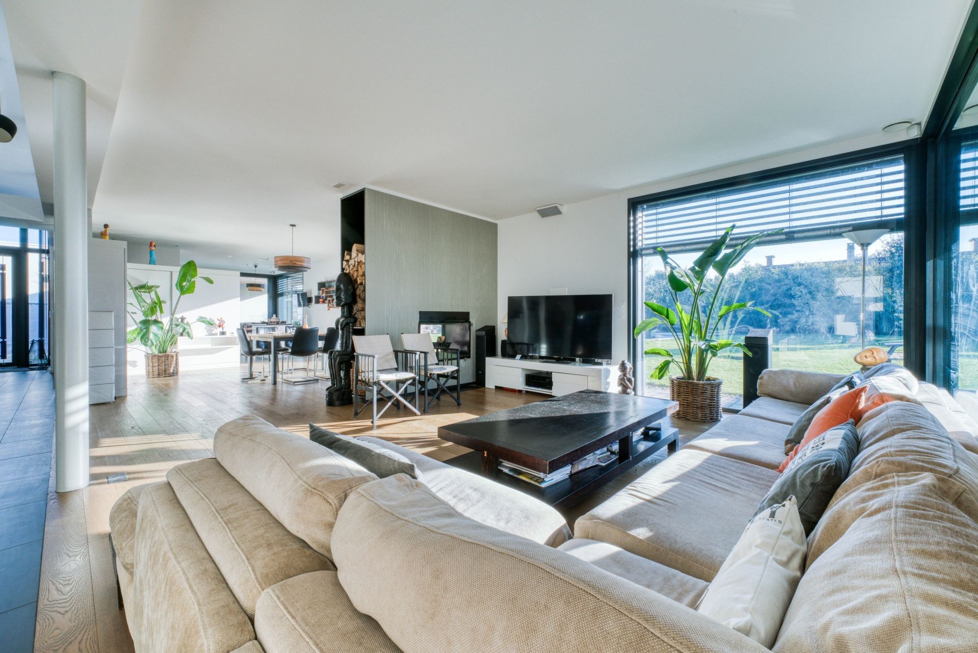 luxury house 8 Rooms for sale on LA ROCHELLE (17000)