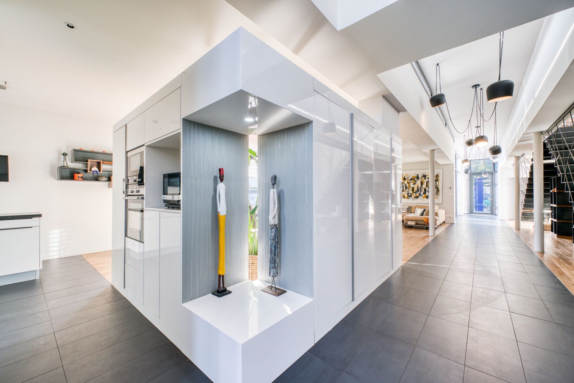 luxury house 8 Rooms for sale on LA ROCHELLE (17000)