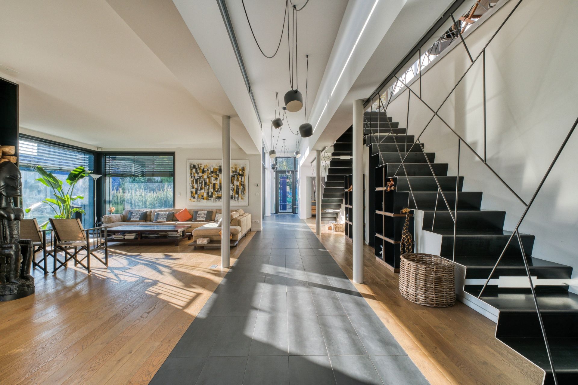 luxury house 8 Rooms for sale on LA ROCHELLE (17000)