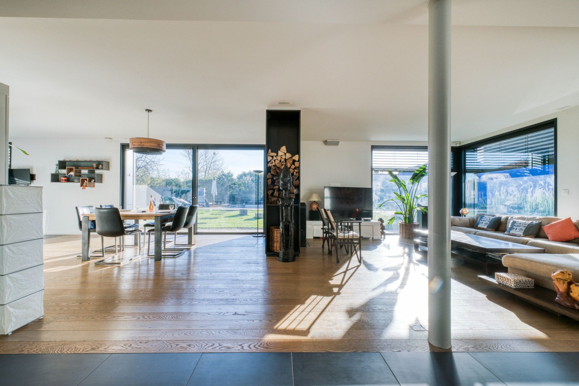 luxury house 8 Rooms for sale on LA ROCHELLE (17000)