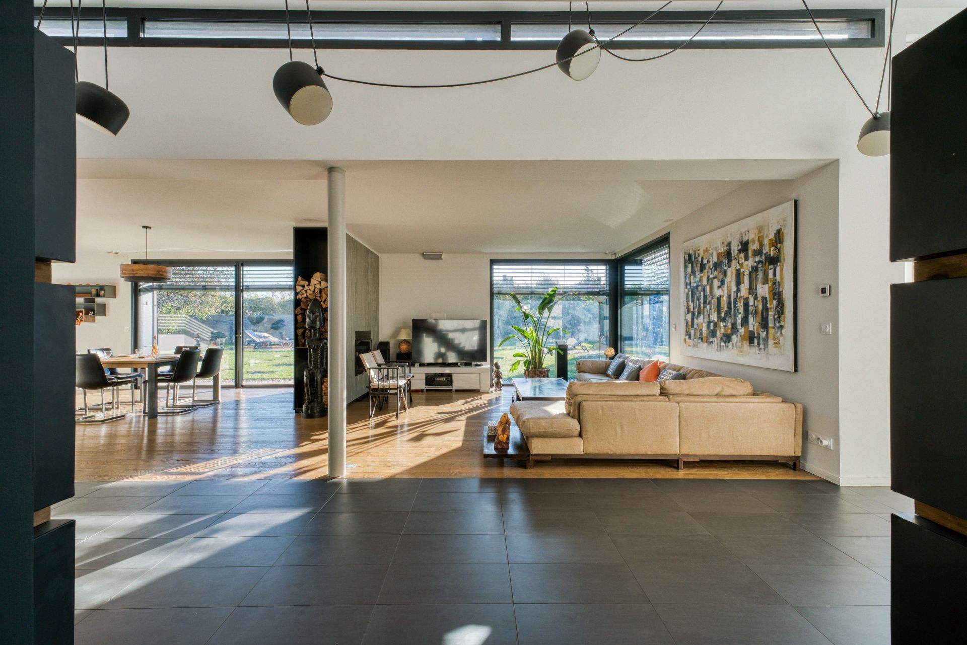 luxury house 8 Rooms for sale on LA ROCHELLE (17000)