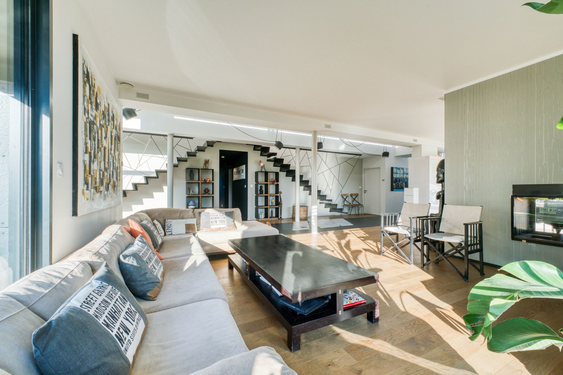 luxury house 8 Rooms for sale on LA ROCHELLE (17000)