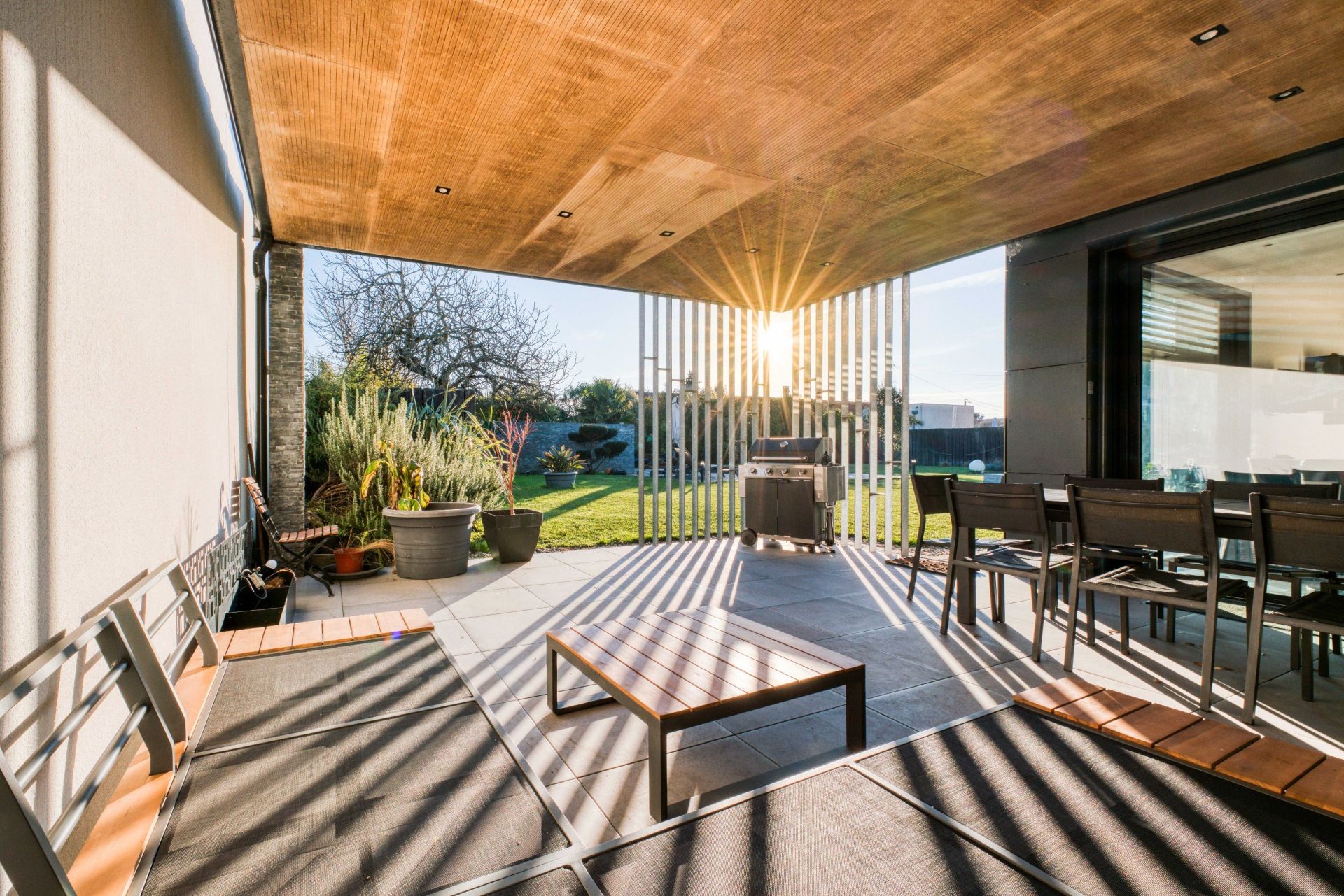 luxury house 8 Rooms for sale on LA ROCHELLE (17000)