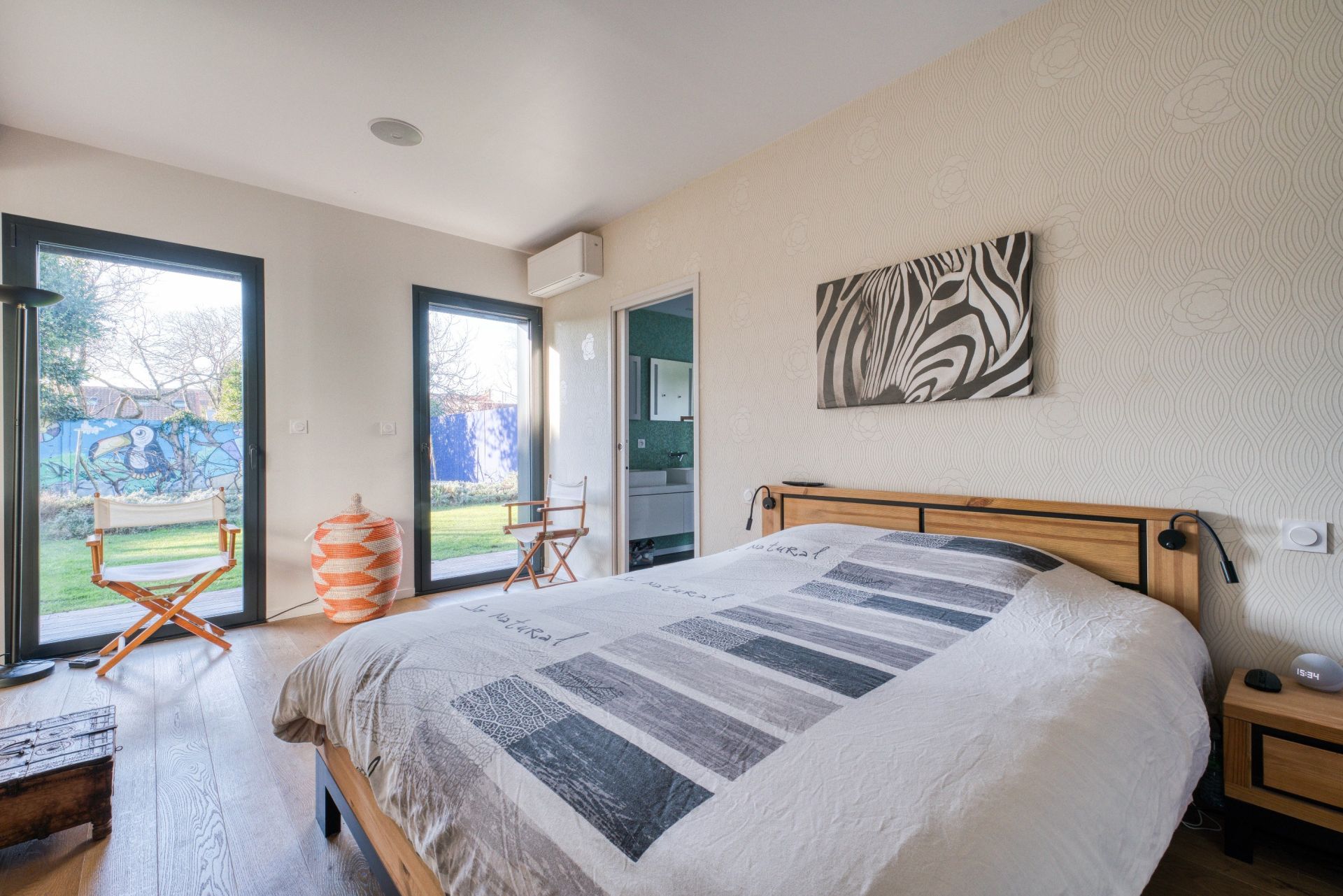 luxury house 8 Rooms for sale on LA ROCHELLE (17000)