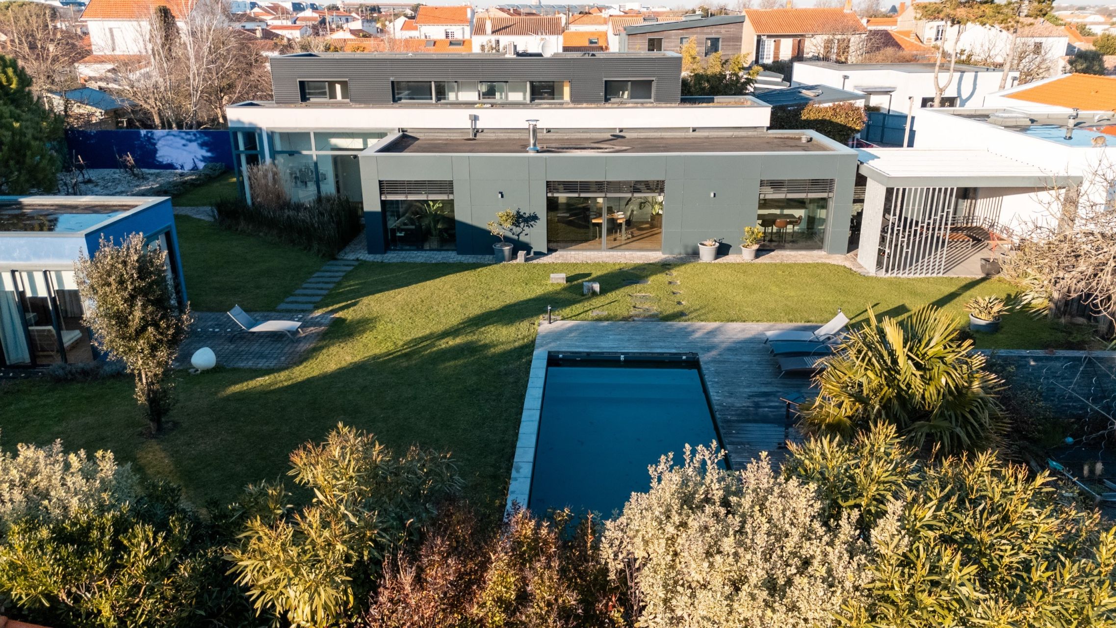 luxury house 8 Rooms for sale on LA ROCHELLE (17000)