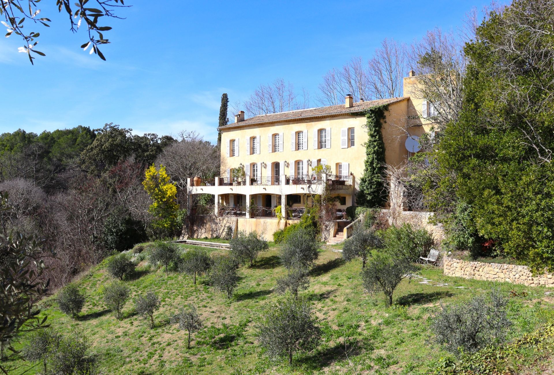 bastide 20 Rooms for sale on LORGUES (83510)