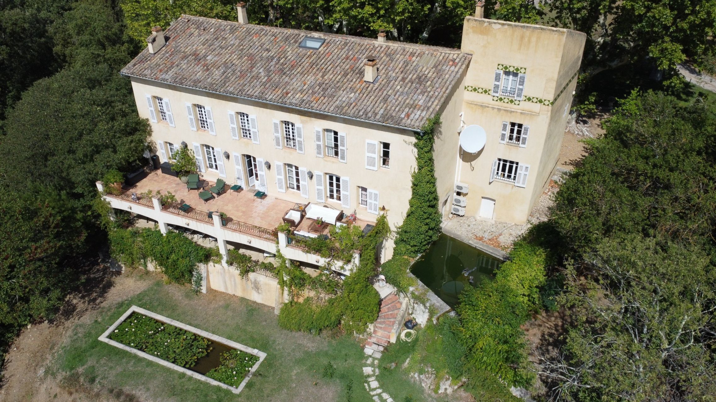 bastide 20 Pièces en vente sur LORGUES (83510)