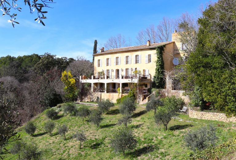 bastide 20 Pièces en vente sur LORGUES (83510)