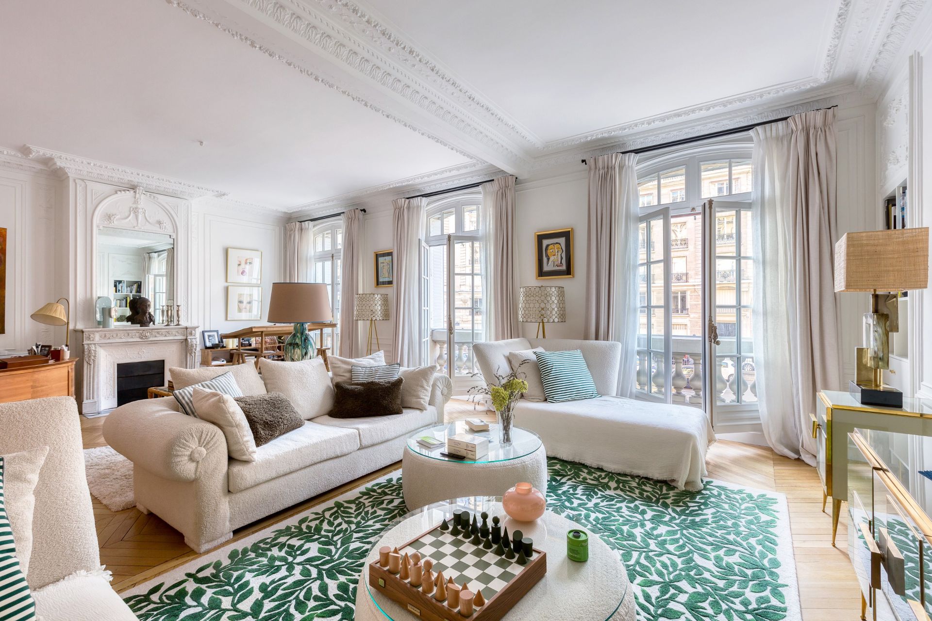luxury apartment 6 Rooms for sale on PARIS (75116)